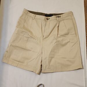 TOMMY HILFIGER Men’s 36 Pleated Khaki Shorts